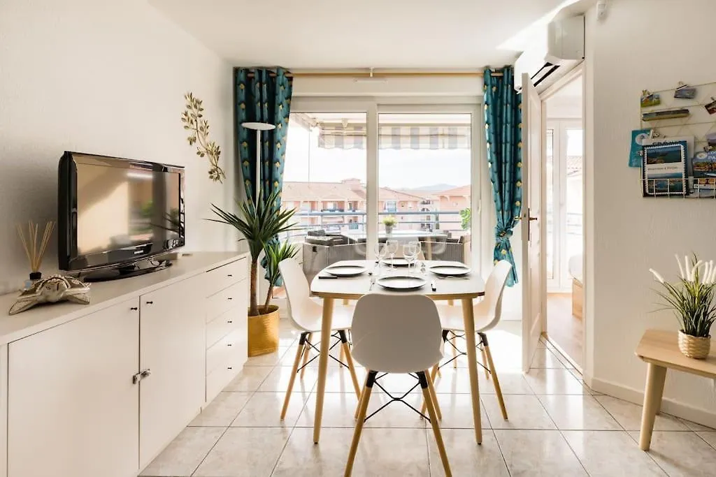 Apartment Port-Frejus, Le Paladien, Appartement 2 Pieces Climatise, Terrasse & Parking