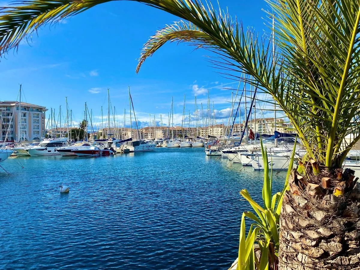 Apartment Port-Frejus, Le Paladien, Appartement 2 Pieces Climatise, Terrasse & Parking