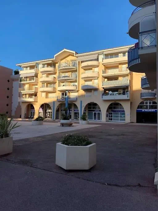 Apartament Port-Frejus, Le Paladien, Appartement 2 Pieces Climatise, Terrasse & Parking Francja