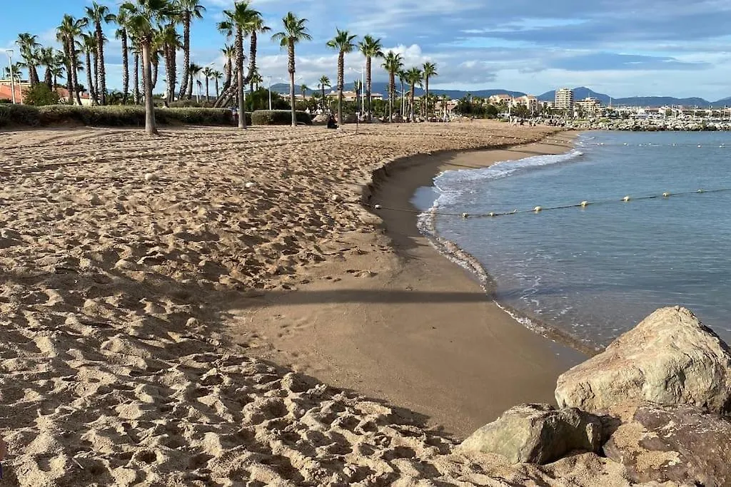 Port-Frejus, Le Paladien, Appartement 2 Pieces Climatise, Terrasse & Parking Apartment